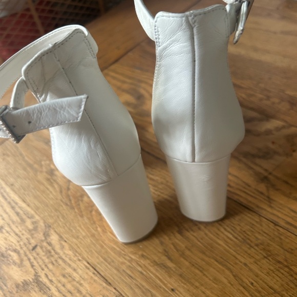 Gianni Bini Joenah Two Piece Ankle Strap Block Heel Dress Sandals White Size 8 - Picture 4 of 9